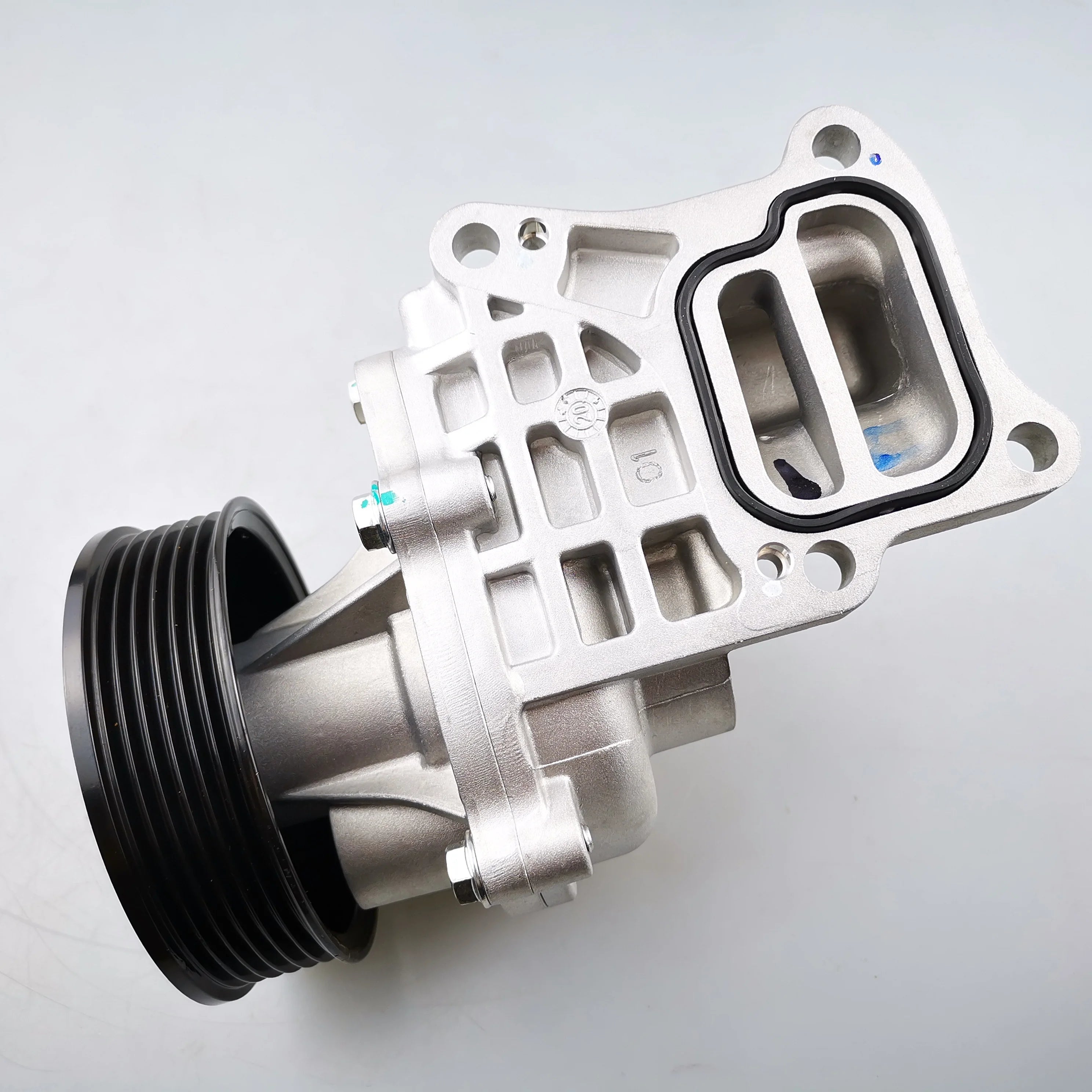 SAIC MAXUS G10 T60 V90 V80 Diesel 2.0T Original Water Pump Assembly C00168789 C00072894