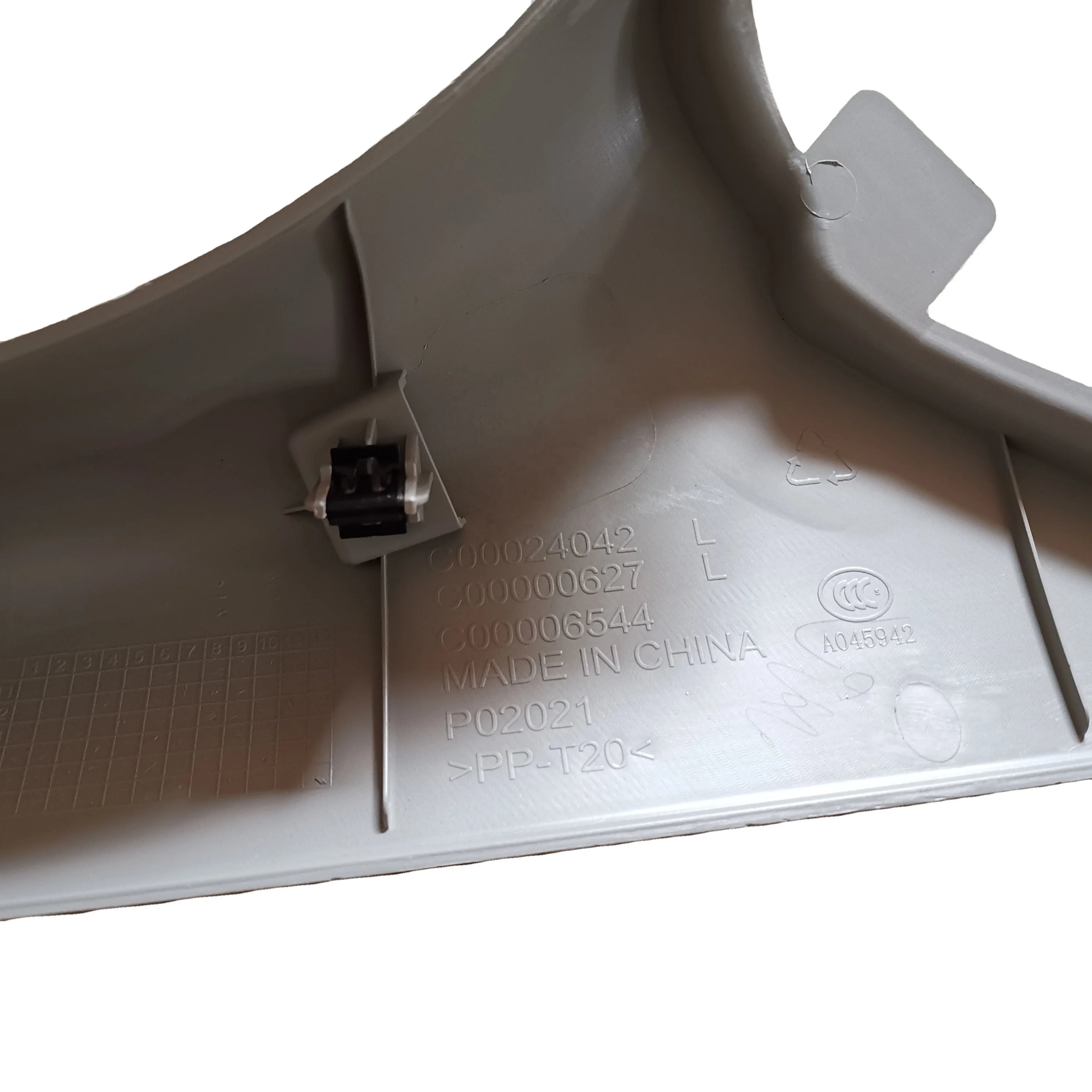 SAIC MAXUS V80 A-pillar Upper Trim Panel Assembly C00104740-A005