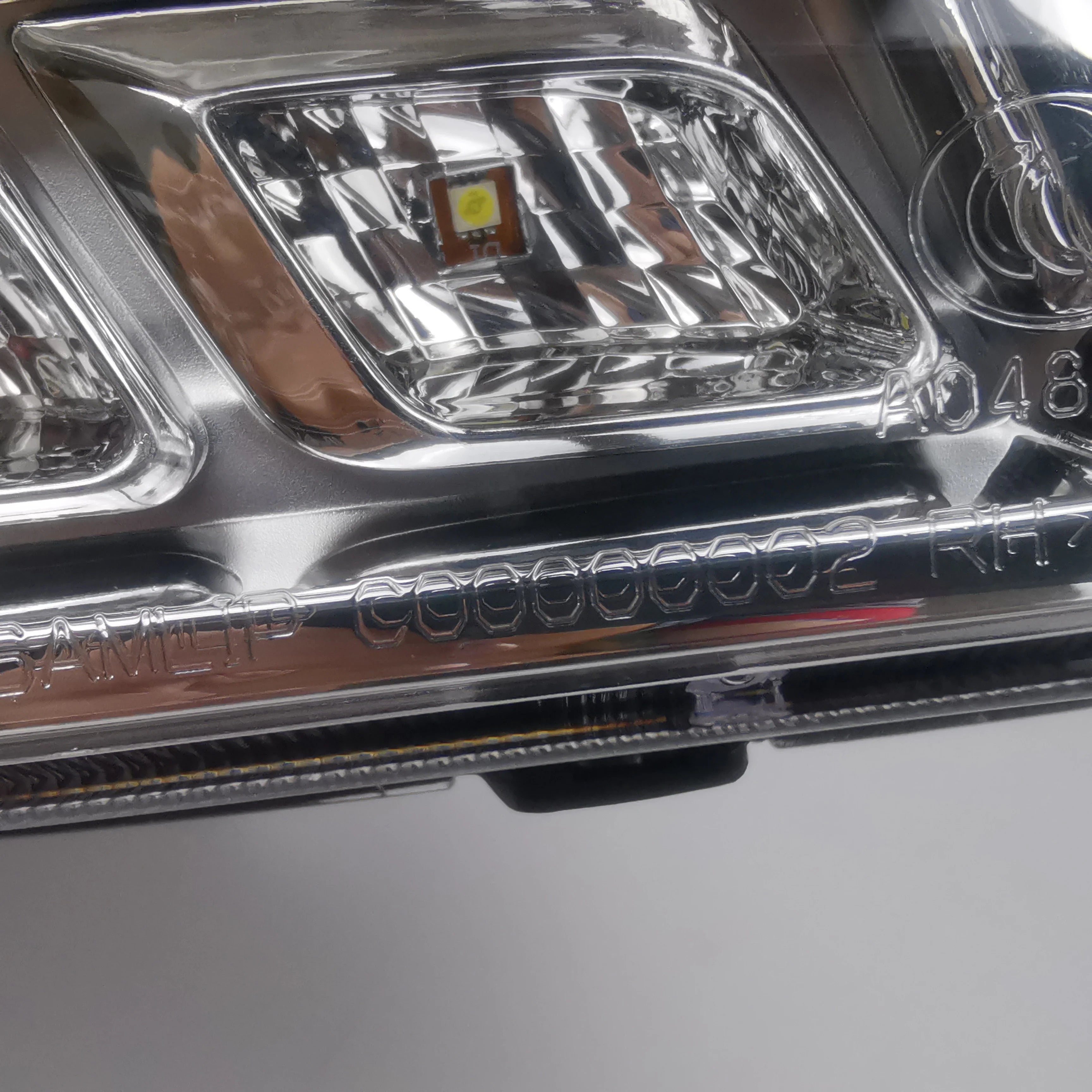 SAIC MAXUS V80 High Quality Headlight Assembly RH C00000002
