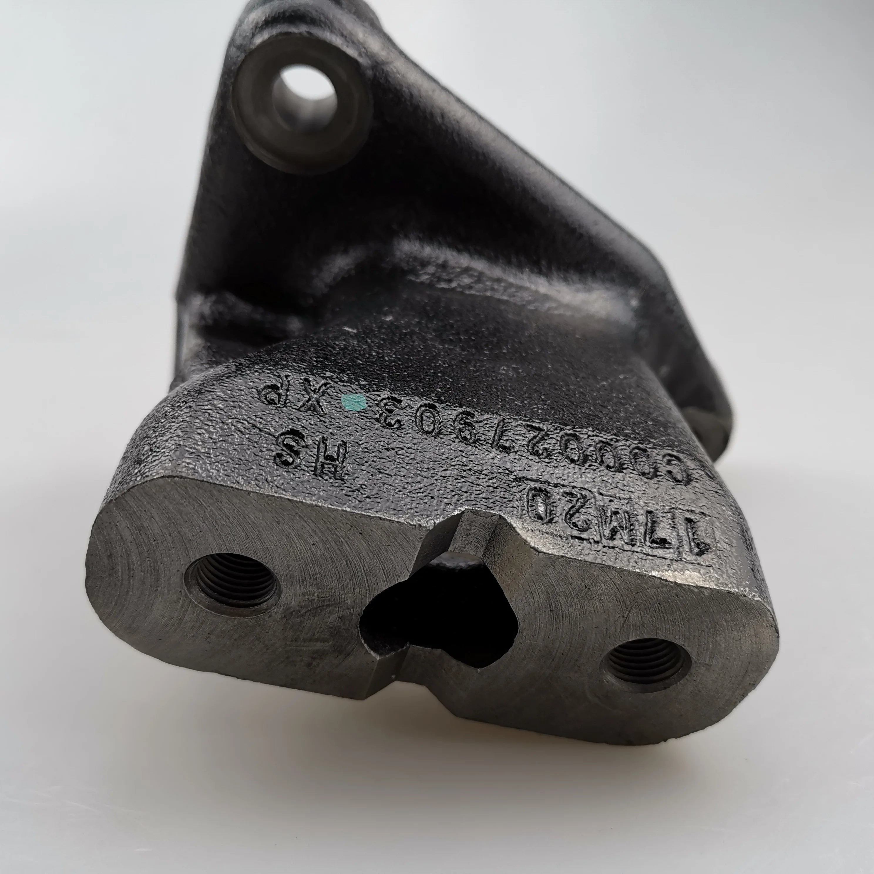 SAIC MAXUS V80 Original Gearbox Mounting Bracket C00027903