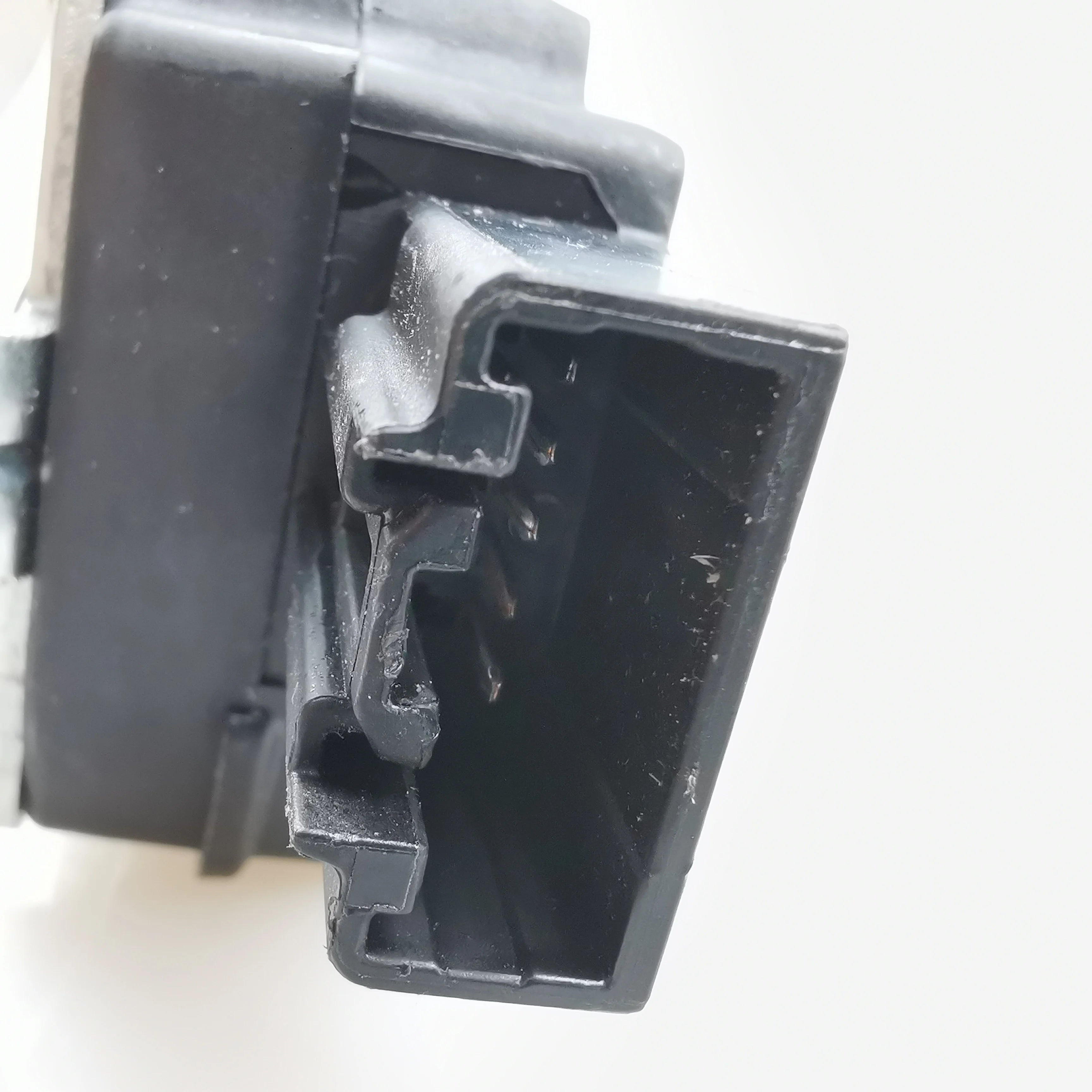 SAIC MAXUS D90 Original  Rear Door Lock Block C00062714