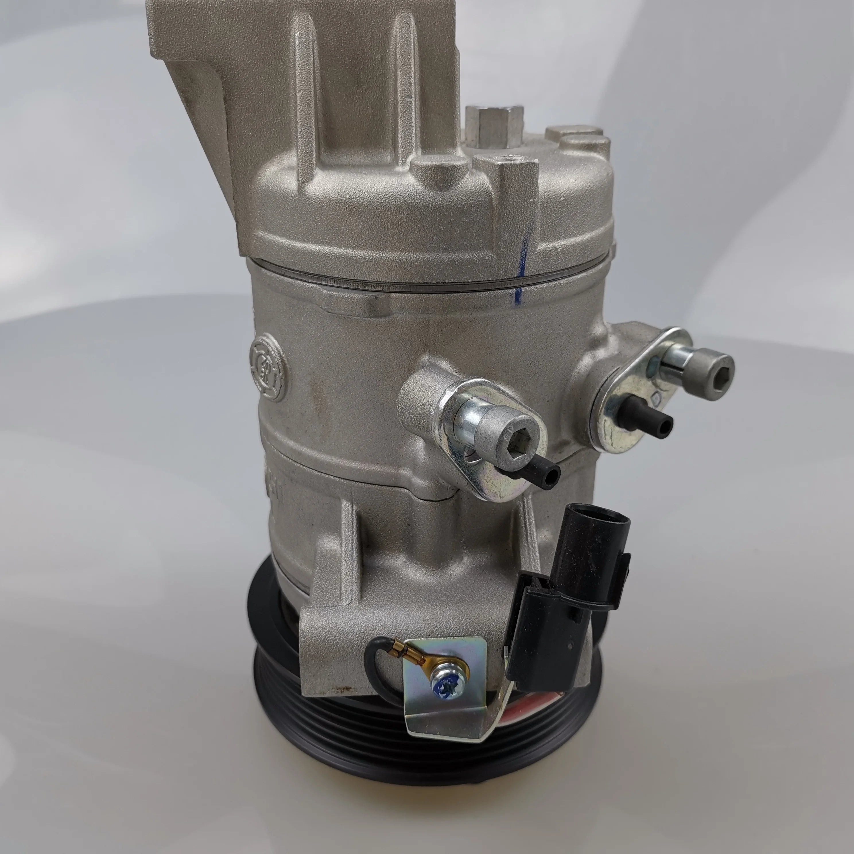 SAIC MAXUS T60 Original Air Conditioning Compressor SEBX13D C00049324