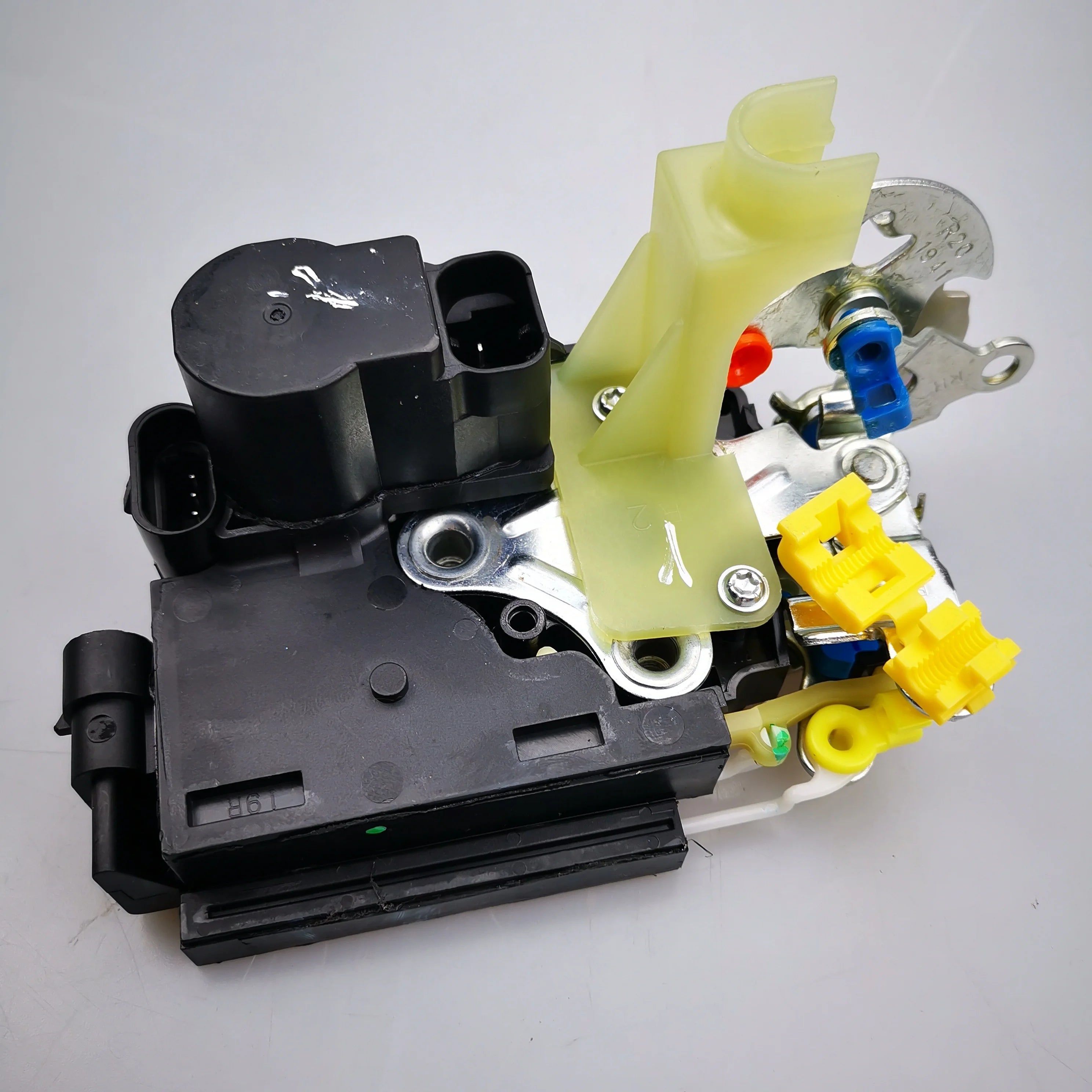 SAIC MAXUS G10 Front Door Lock Body Assembly C00038767 C00037354