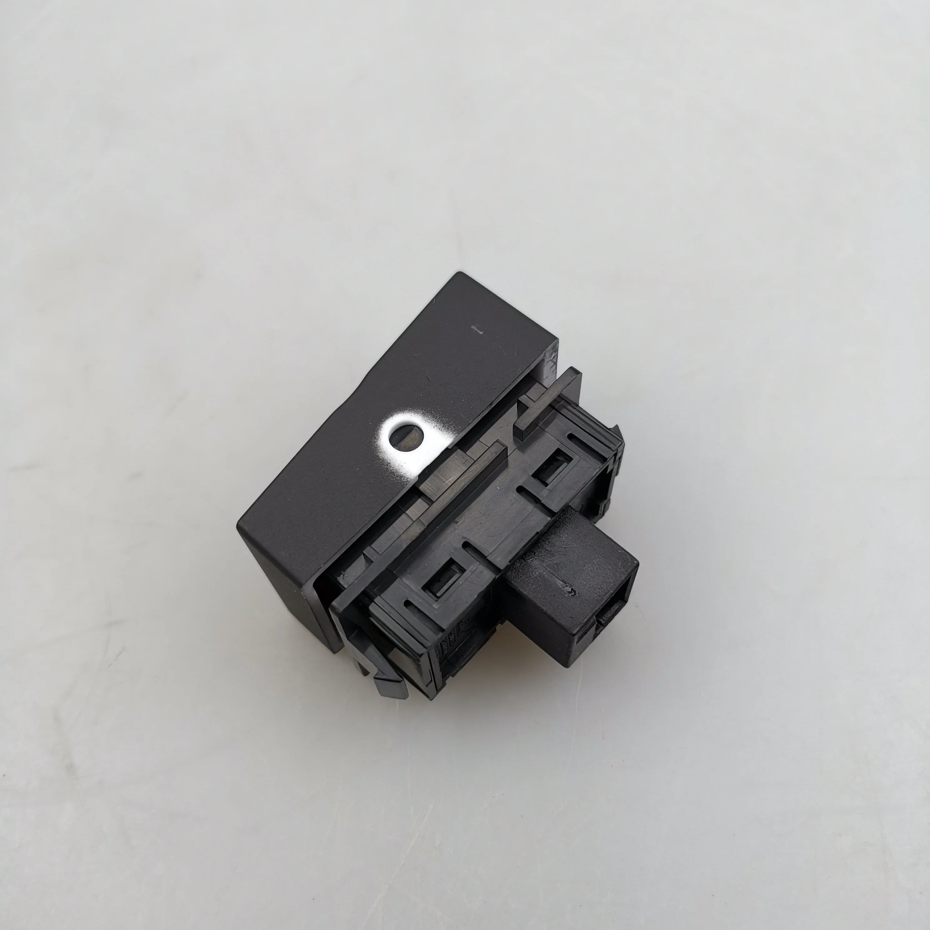 SAIC MAXUS V80 Original Central Locking Switch C00050557-F041