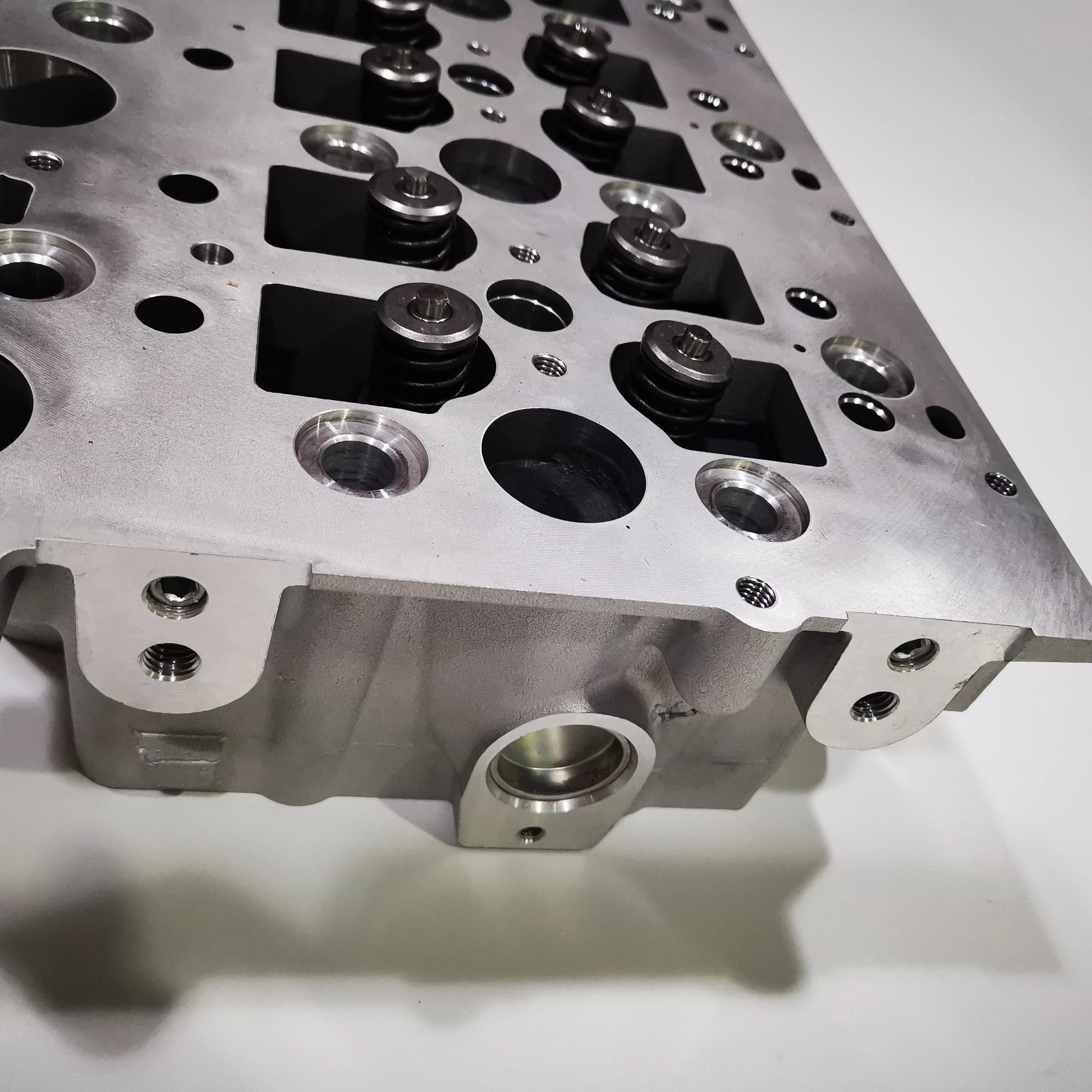 SAIC MAXUS V80 Euro IV Original Cylinder Head Assembly C00034588 S00000992