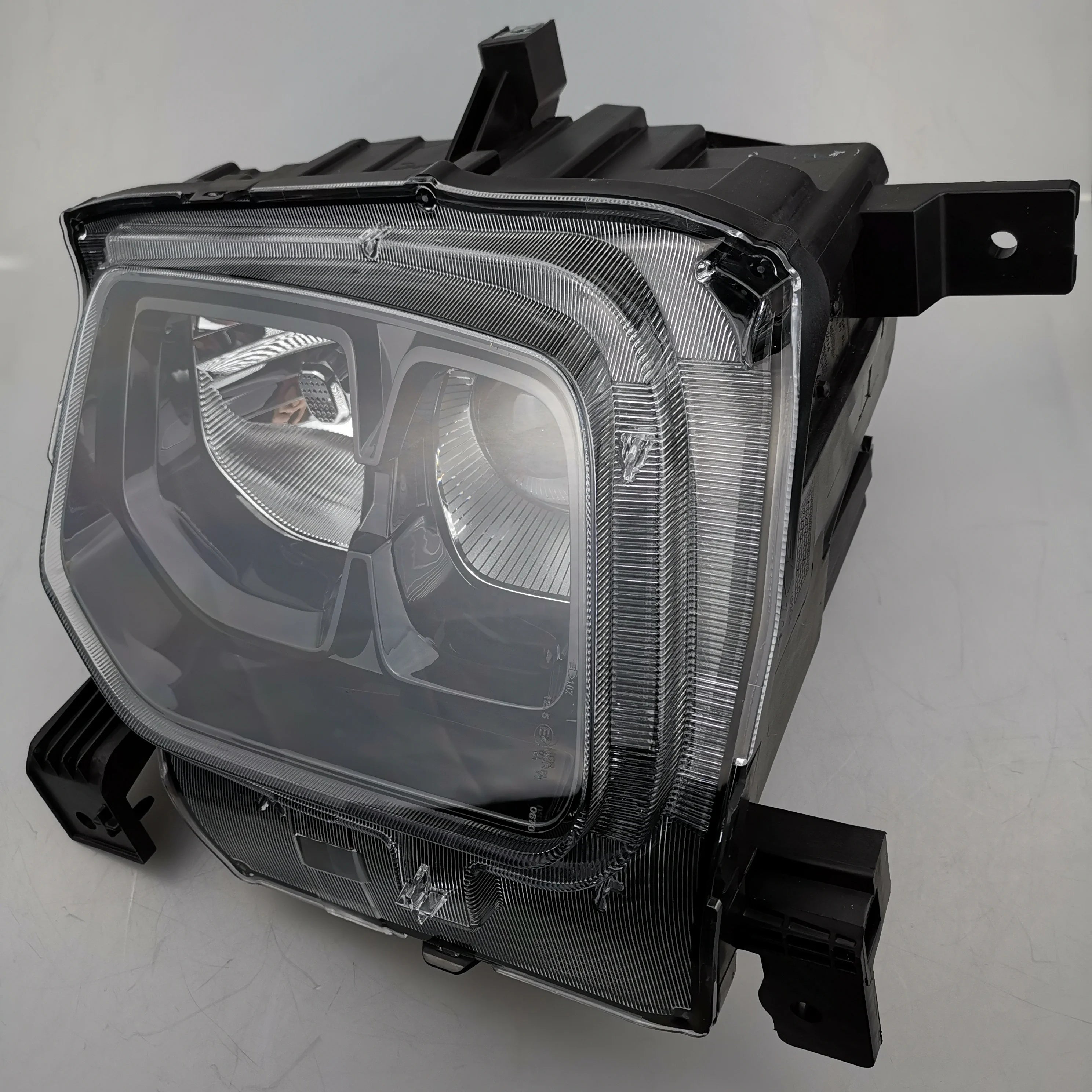 SAIC MAXUS T90 T60 Original Front Fog Lamp Assembly C00337105 C00337106