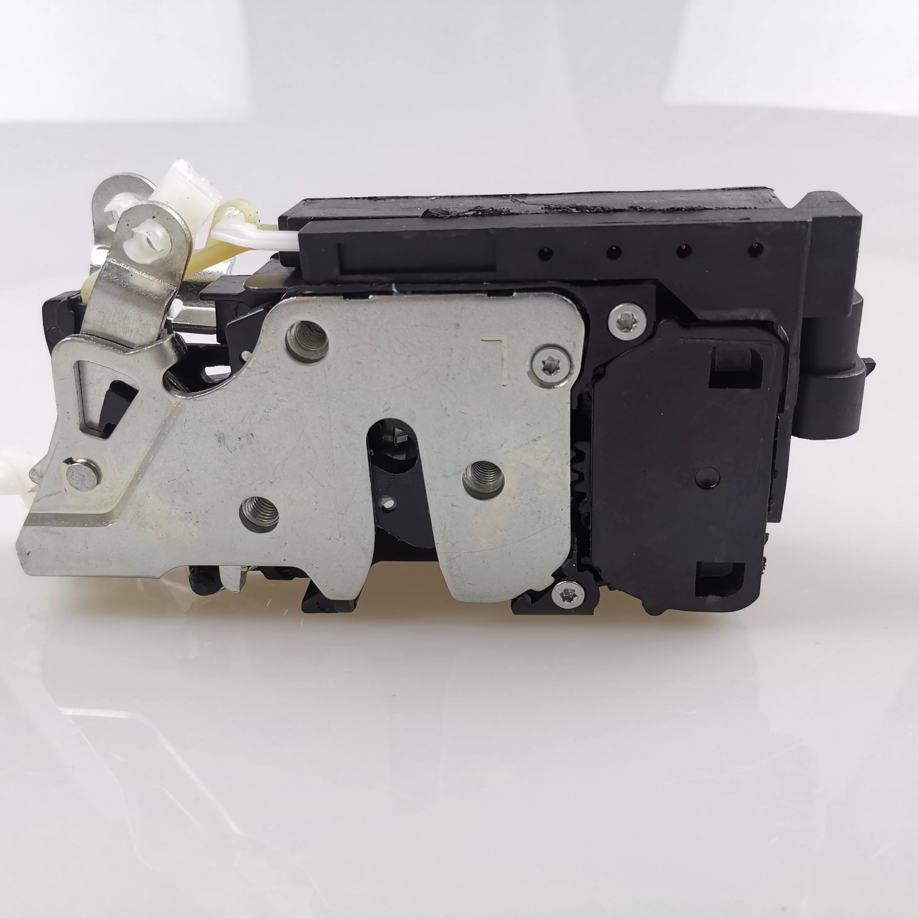 SAIC MAXUS V80 Front Door Lock Body Assembly C00002278 C00002279