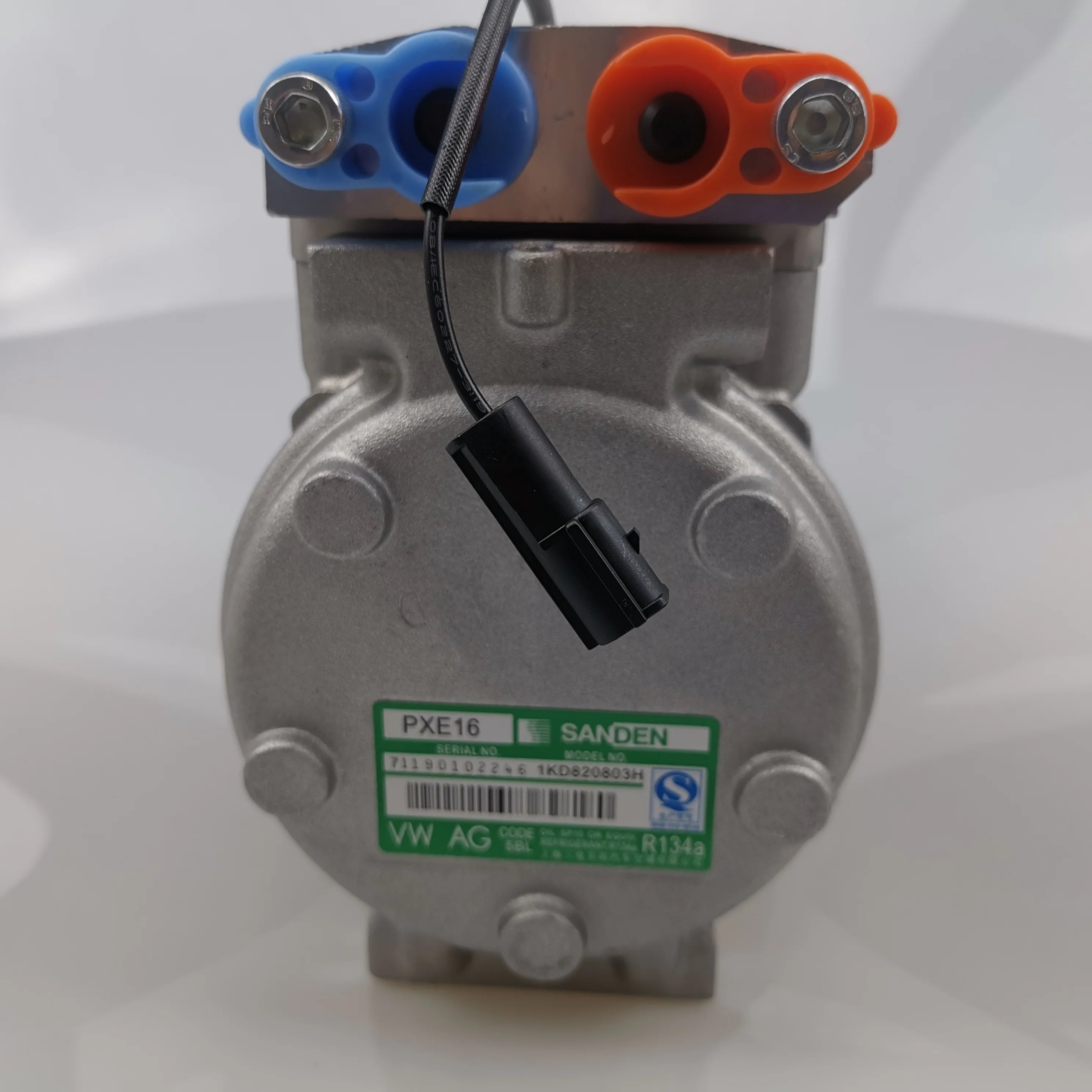 SAIC MAXUS V80 Original Air Conditioning Compressor SE10B17 C00000074