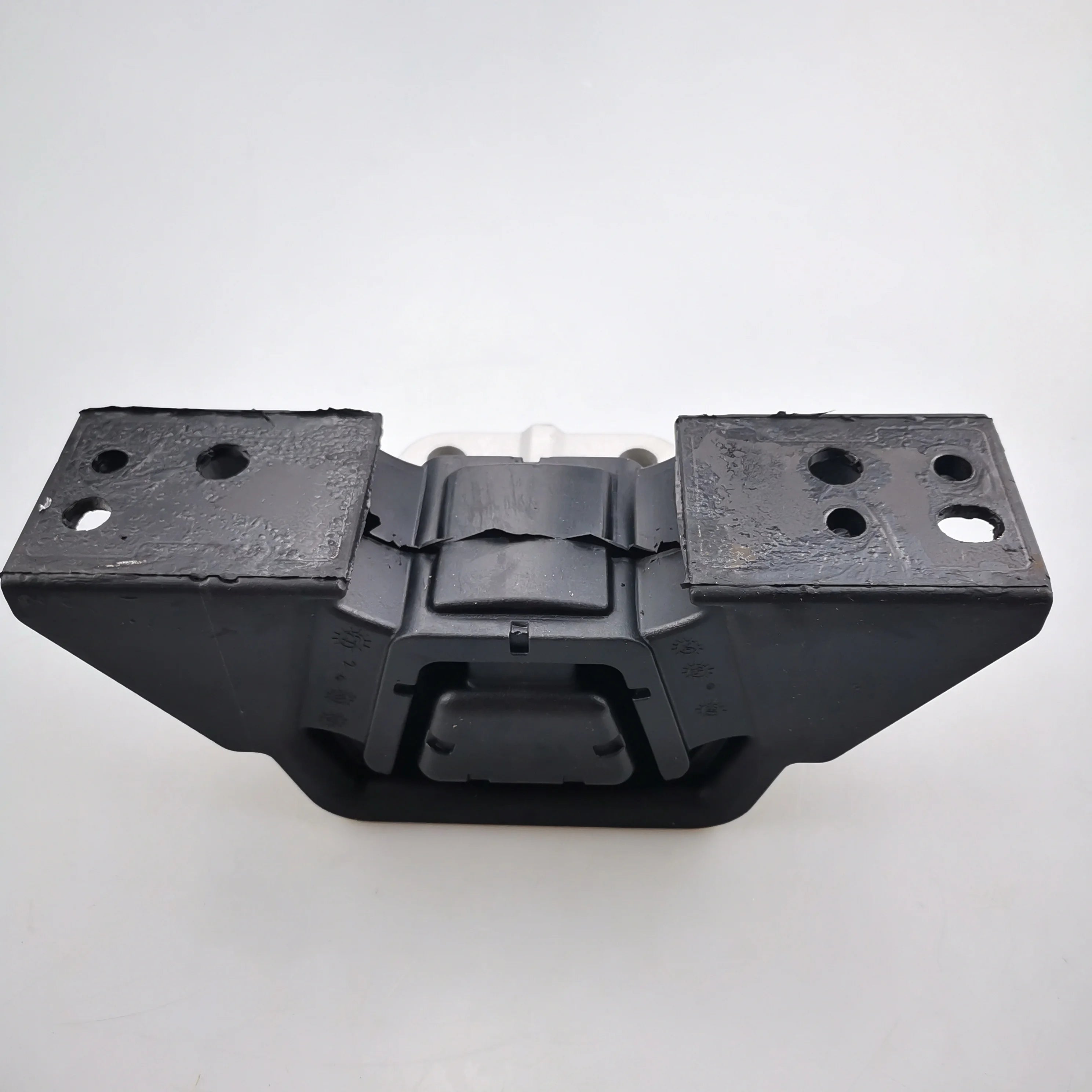 SAIC MAXUS V80 Engine Front Suspension C00002327