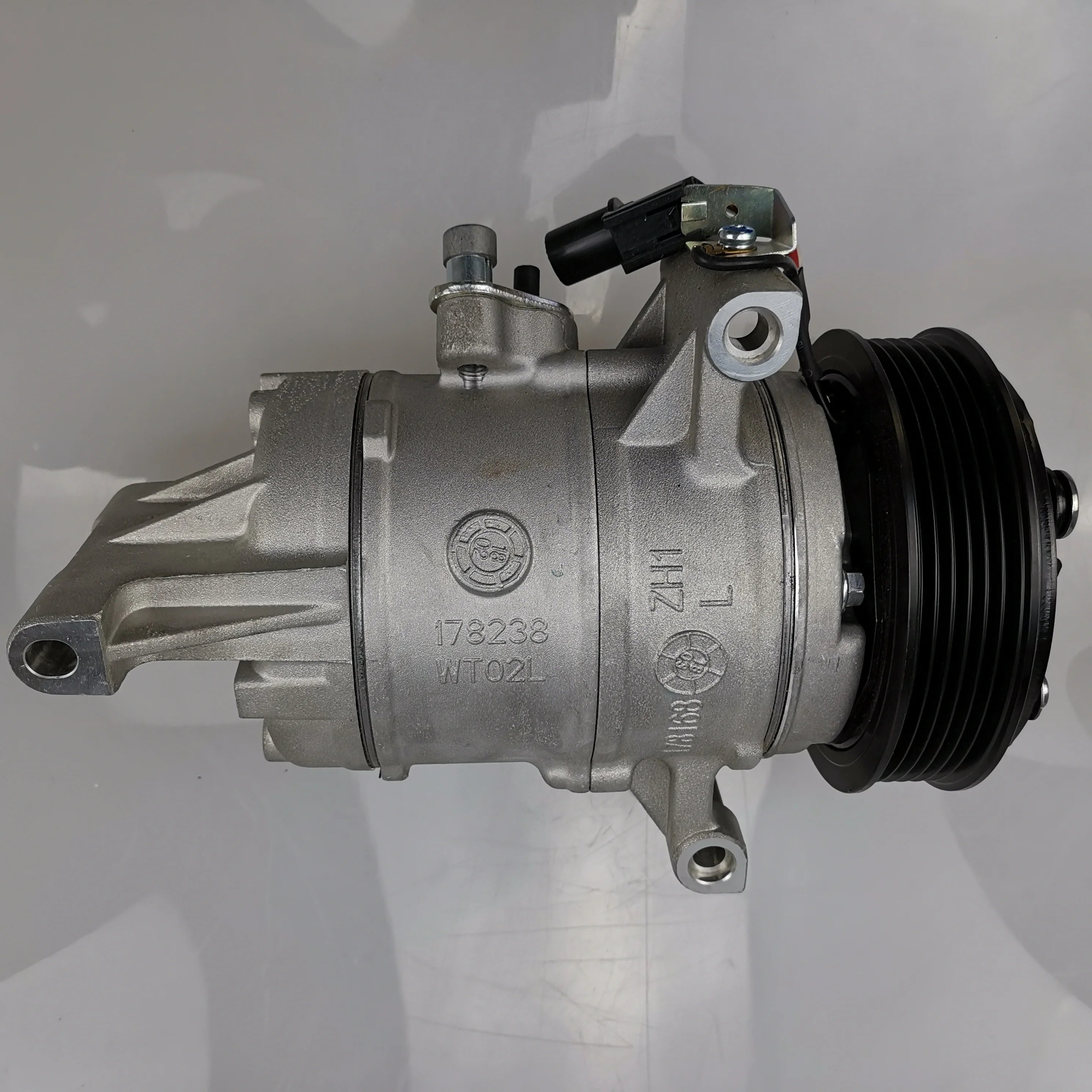 SAIC MAXUS T60 Original Air Conditioning Compressor SEBX13D C00049324