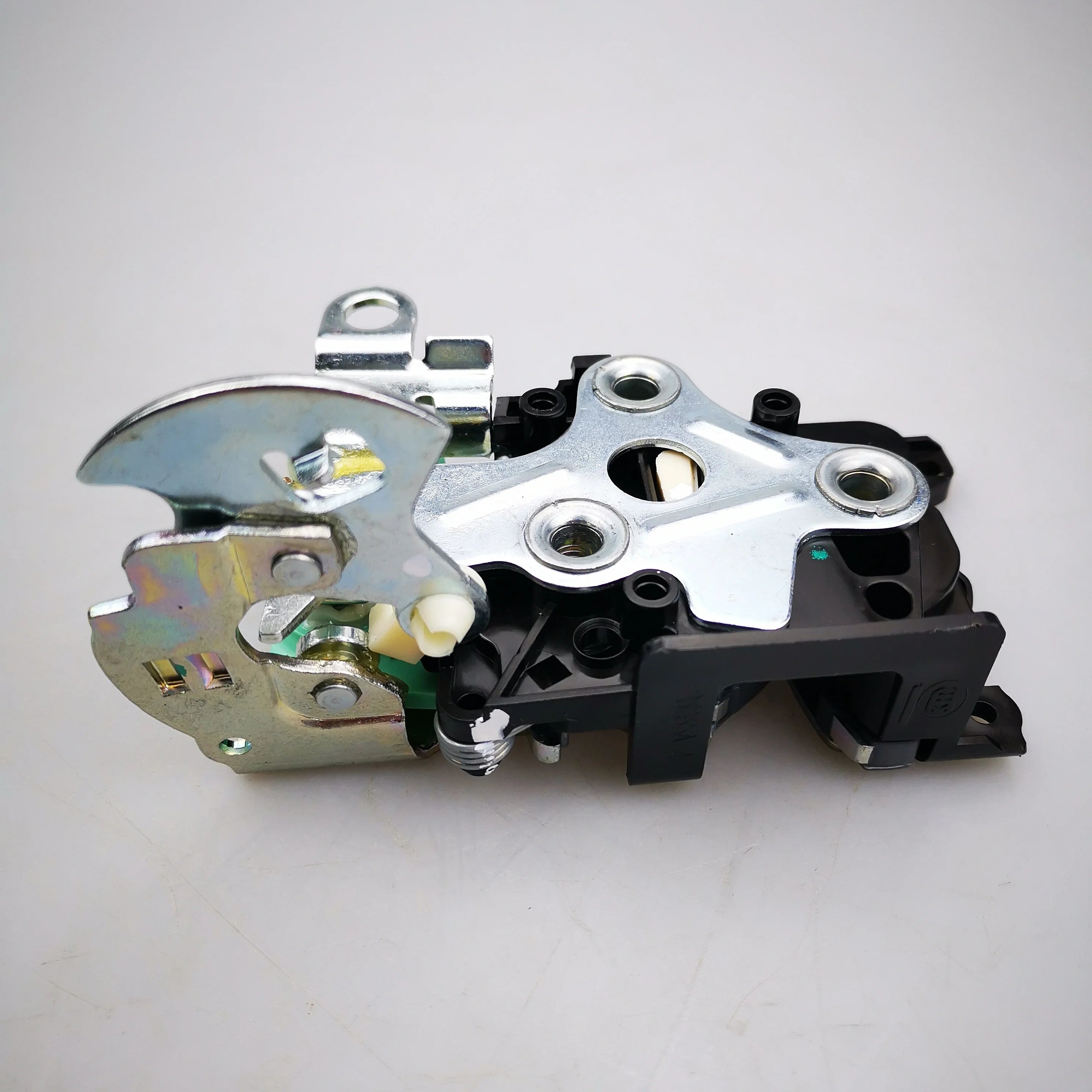 SAIC MAXUS V80 Middle Door Lock Body Assembly RH C00002527