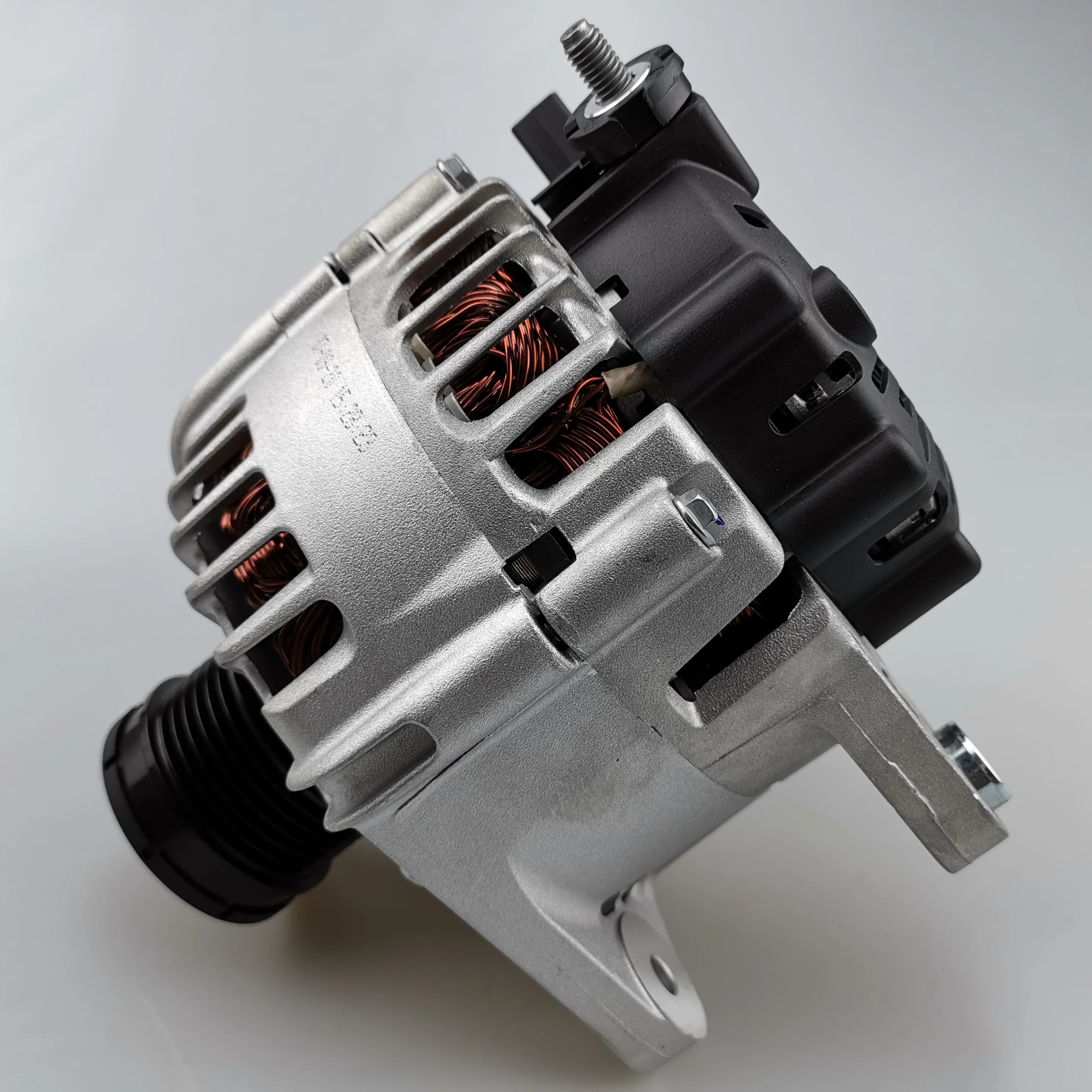 SAIC MAXUS T60 Original Diesel 2.8T Car Alternator C00050282