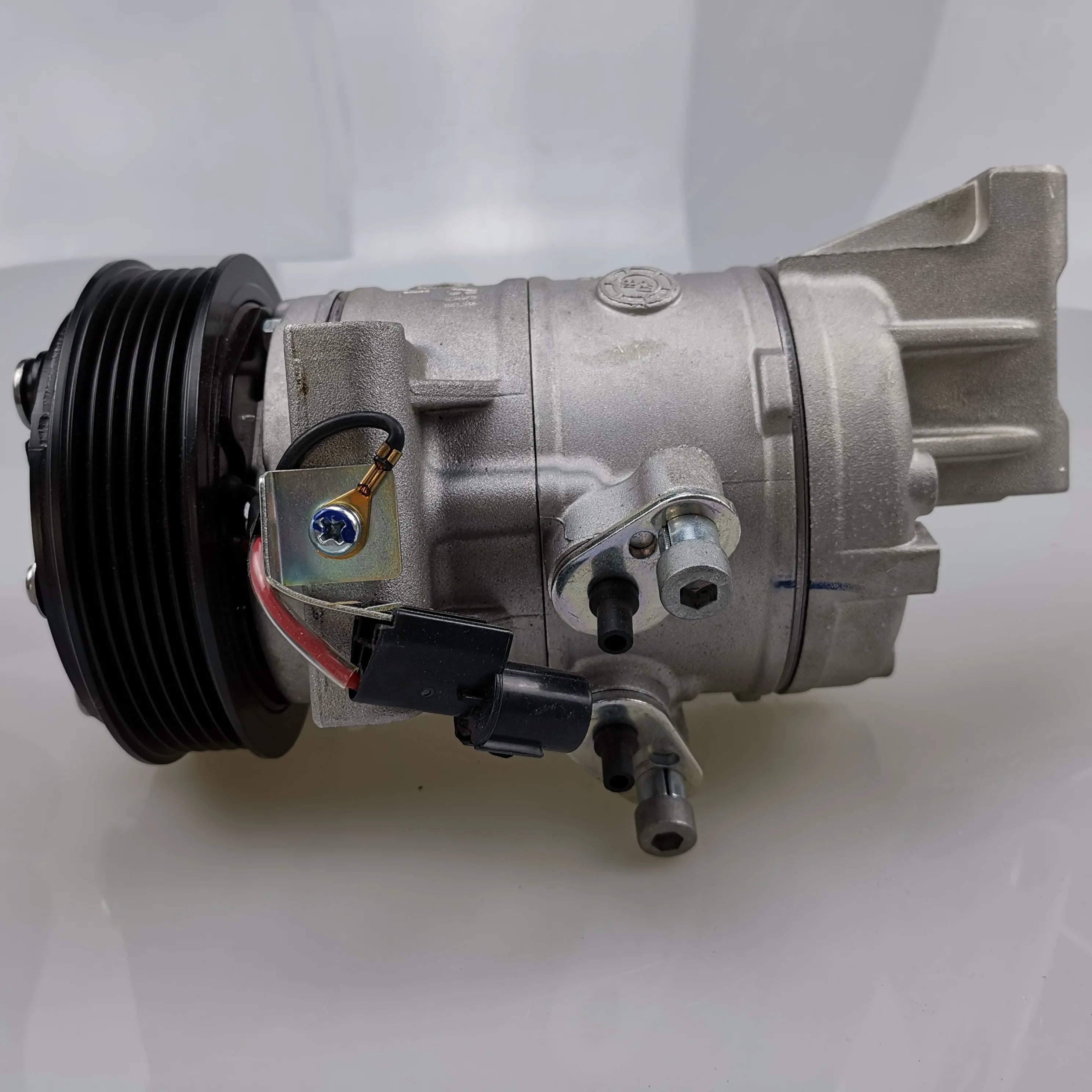 SAIC MAXUS T60 Original Air Conditioning Compressor SEBX13D C00049324