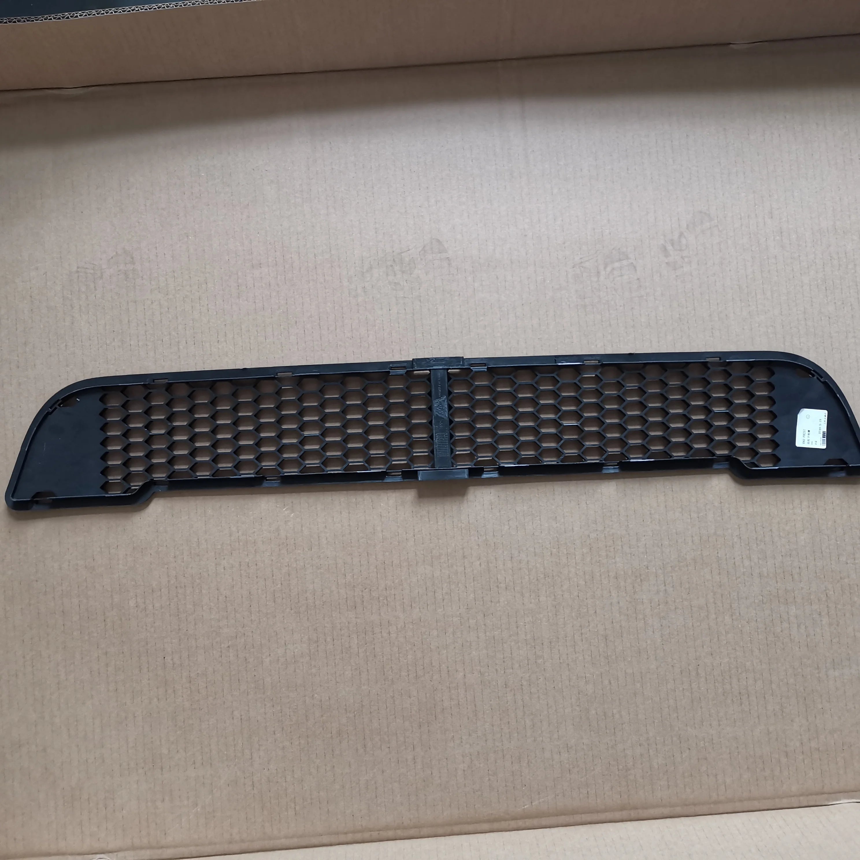 SAIC MAXUS V80 Front Bumper Lower air Intake Grille C00038257