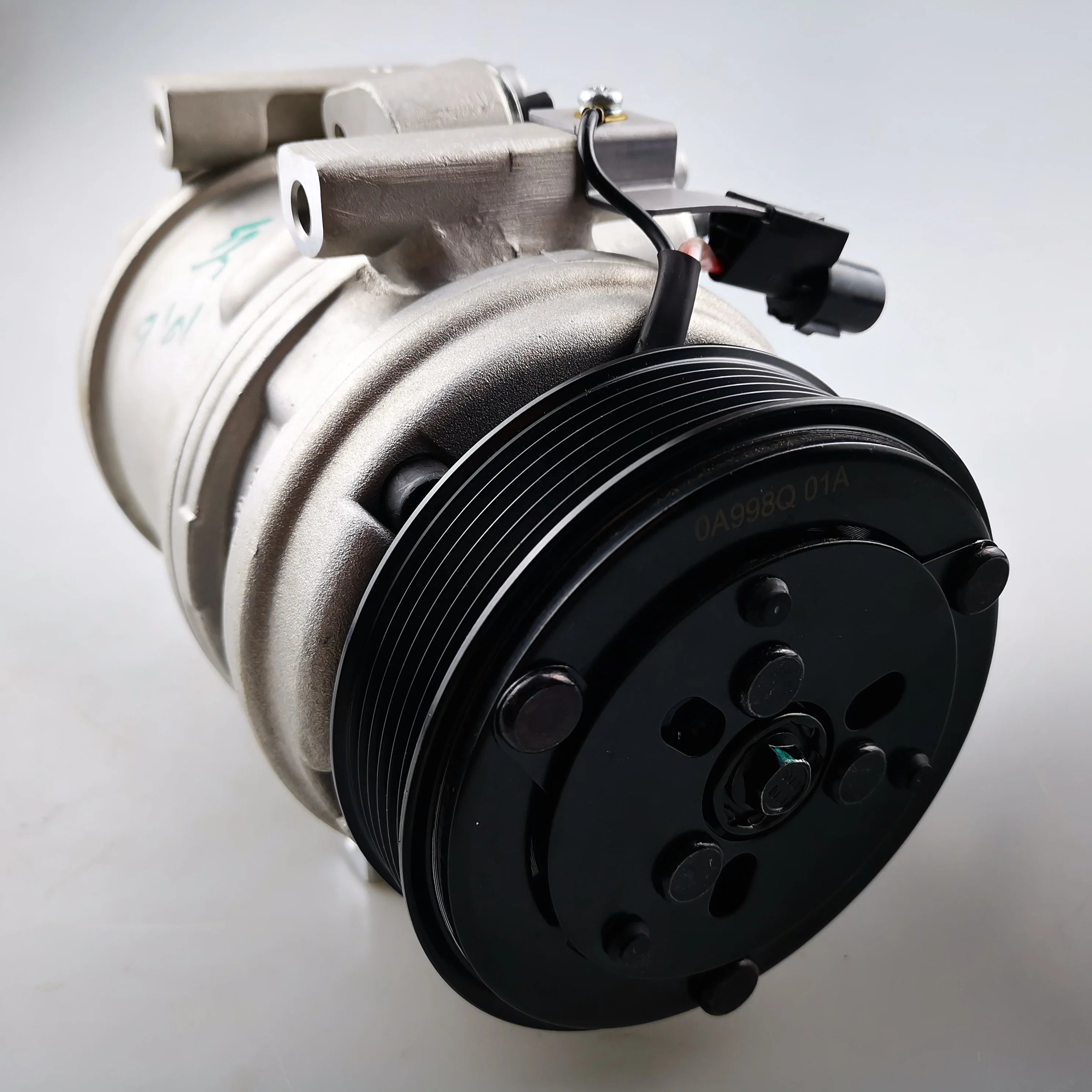 SAIC MAXUS V80 V90 Original Air Conditioning Compressor SE10B20 C00075643