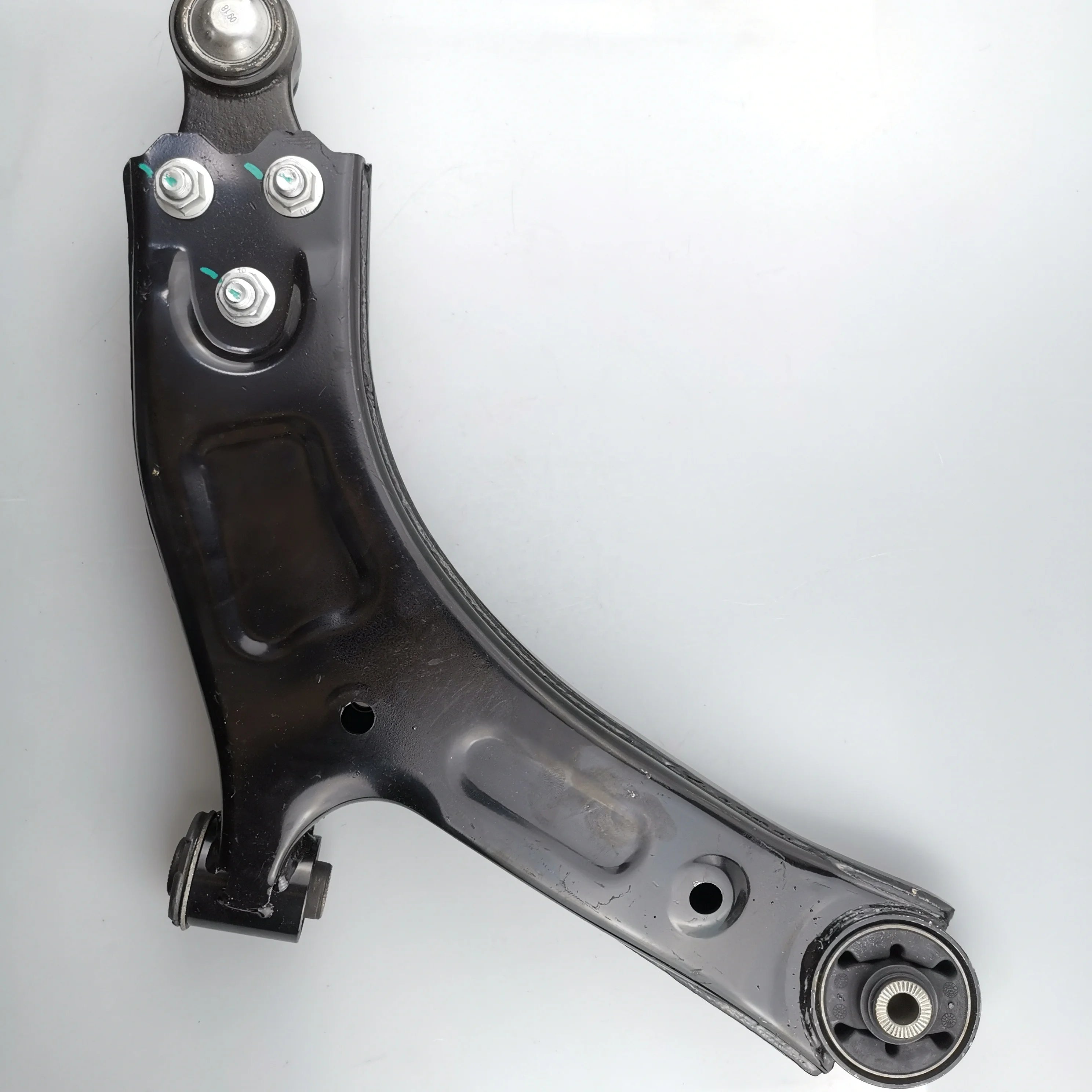 SAIC MAXUS G10 2.0T Front Control Arm Assembly C00017745 C00017746