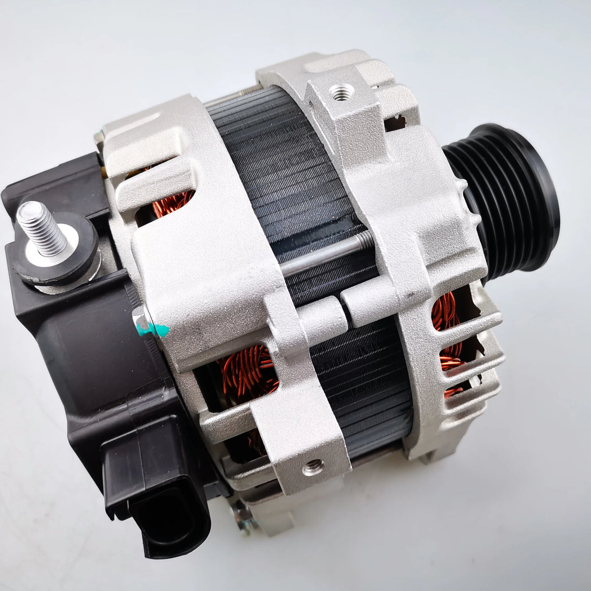 SAIC MAXUS V90 Original Alternator Assembly C00523099 C00088144