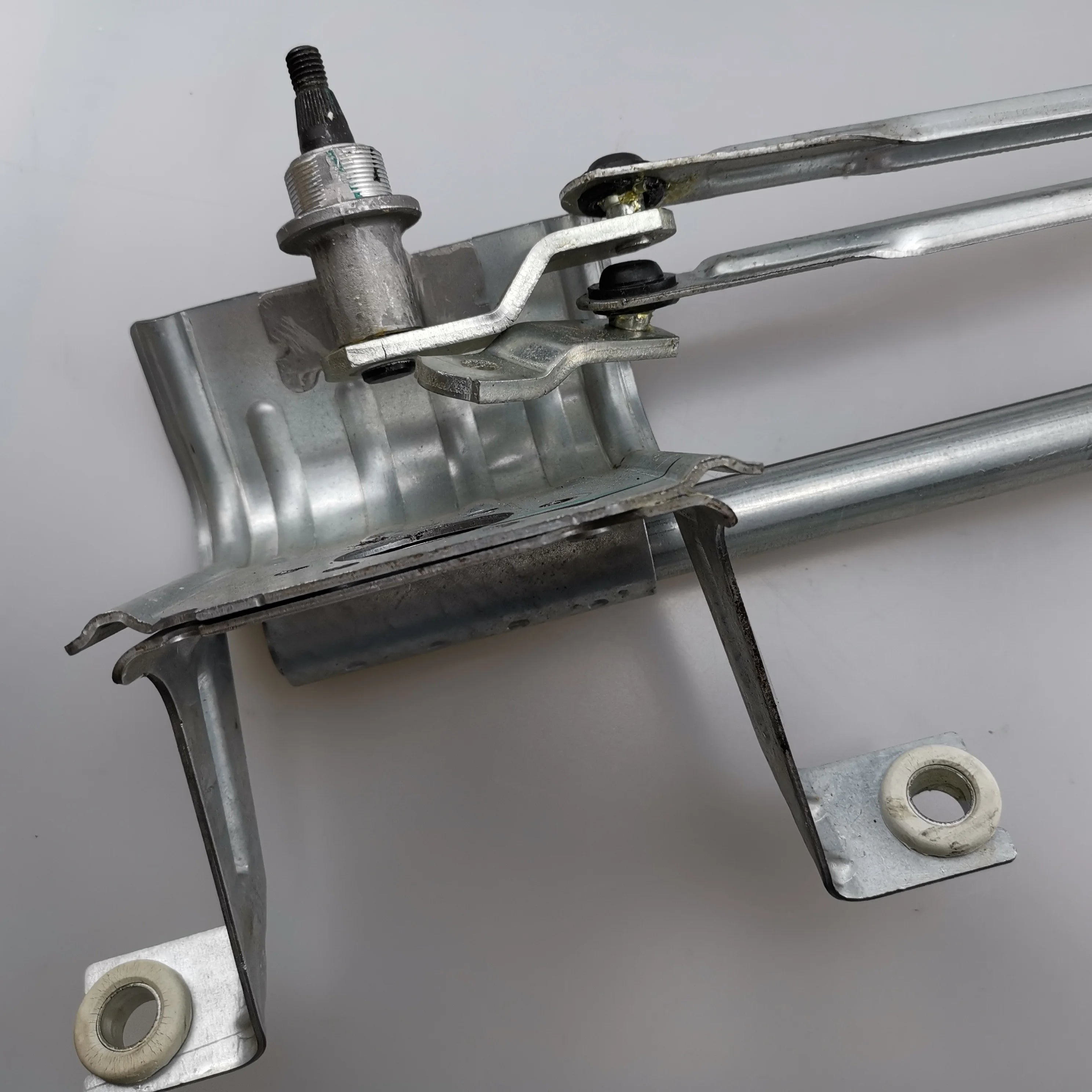 SAIC MAXUS V80 Wiper Motor Assembly Without Motor C00011367