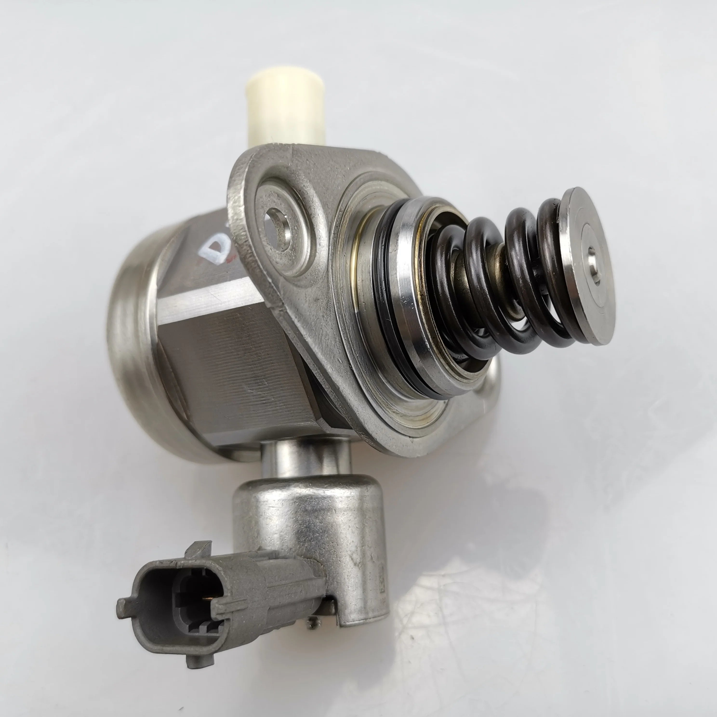 SAIC MAXUS G10 2.0T Original Engine High Pressure Fuel Pump 10171502 0261520430 30033248