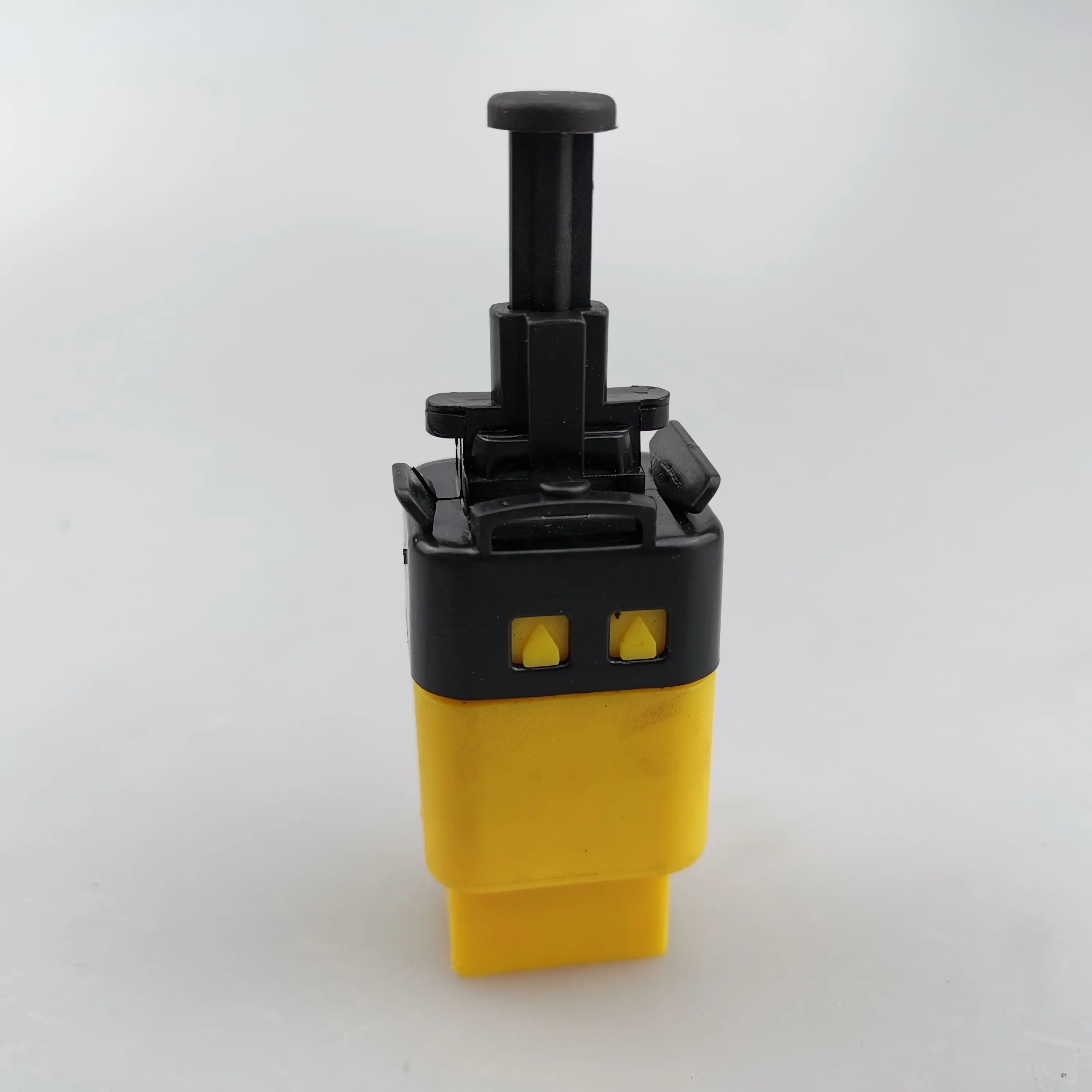 SAIC MAXUS V80 High Quality Brake Light Switch C00000050