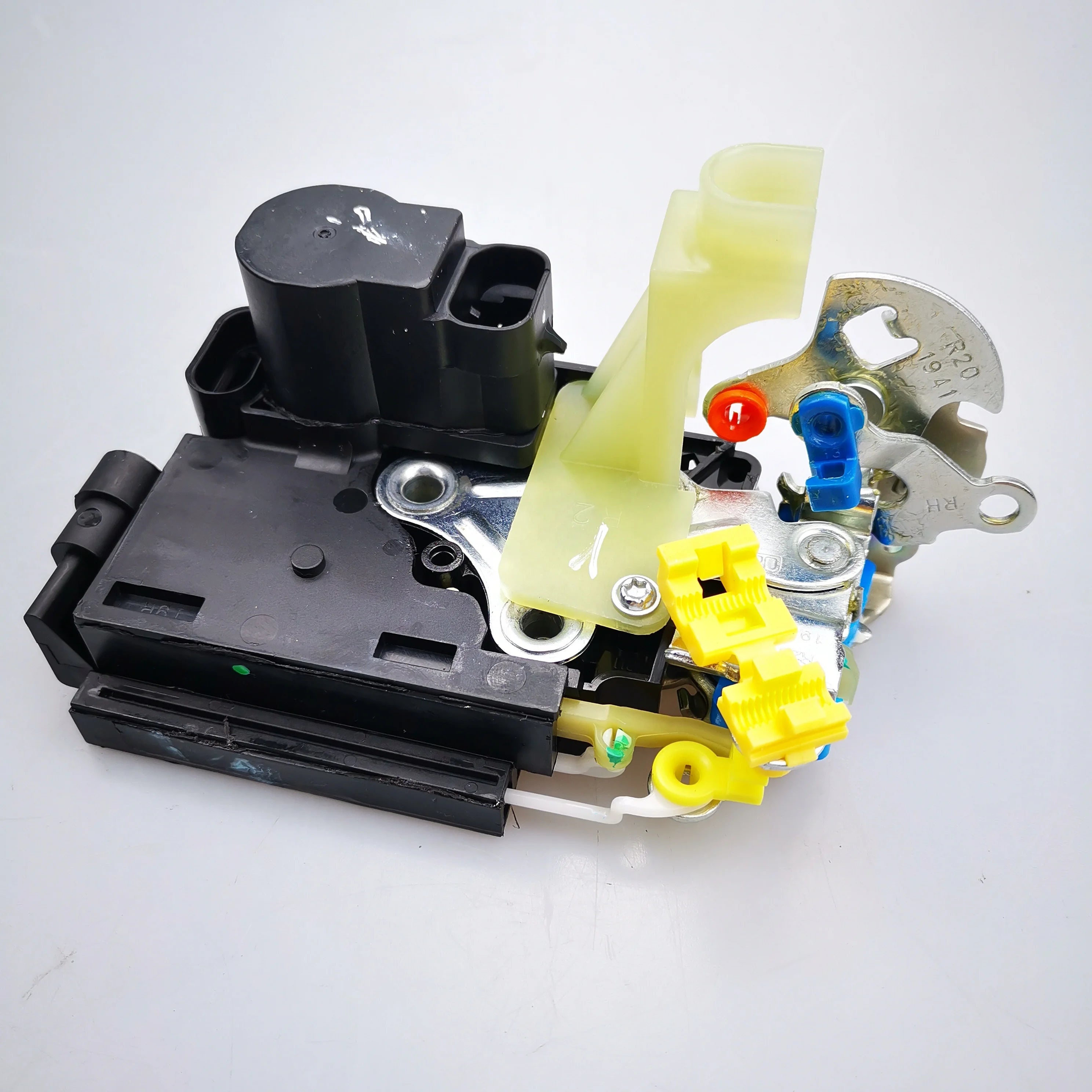 SAIC MAXUS G10 Front Door Lock Body Assembly C00038767 C00037354