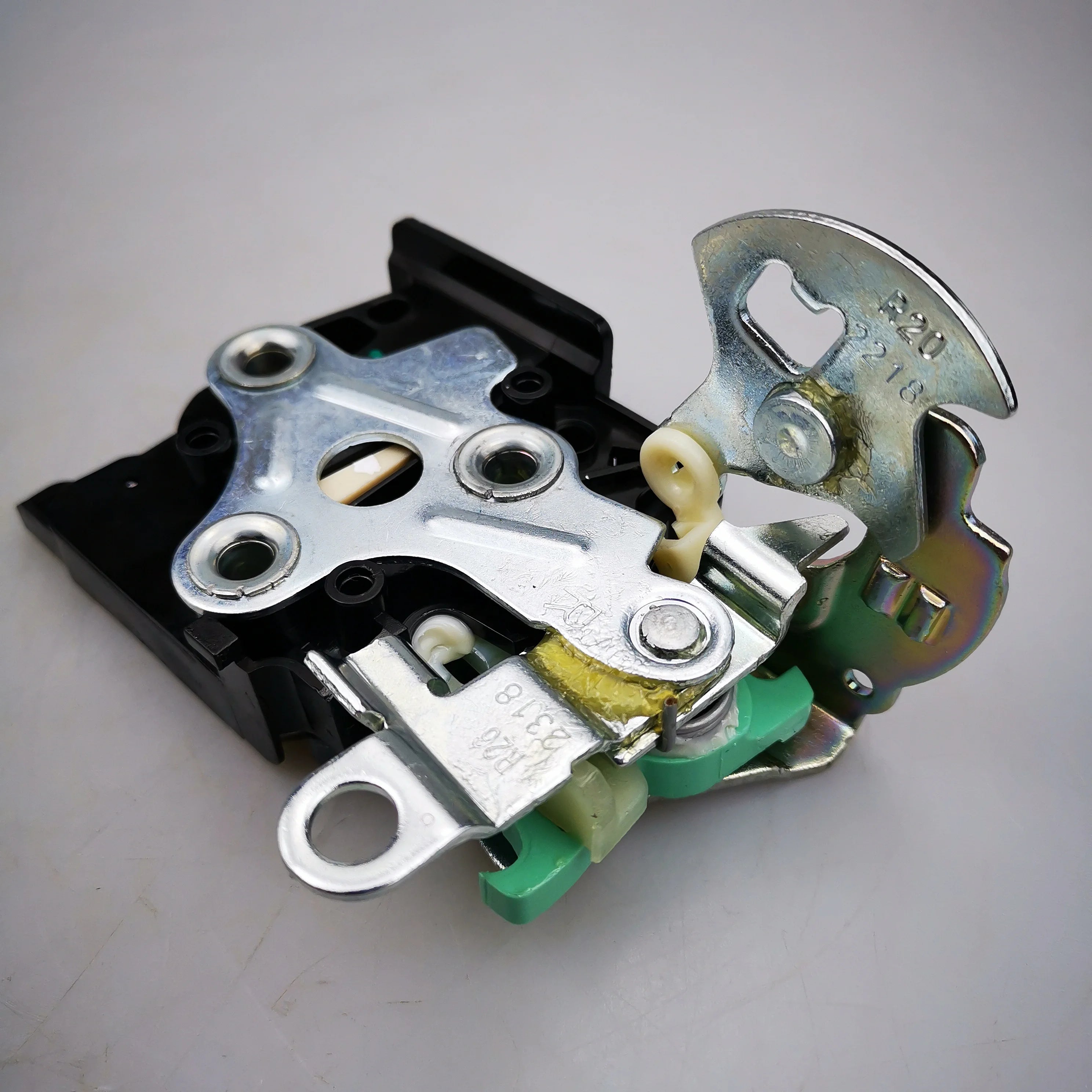 SAIC MAXUS V80 Middle Door Lock Body Assembly RH C00002527