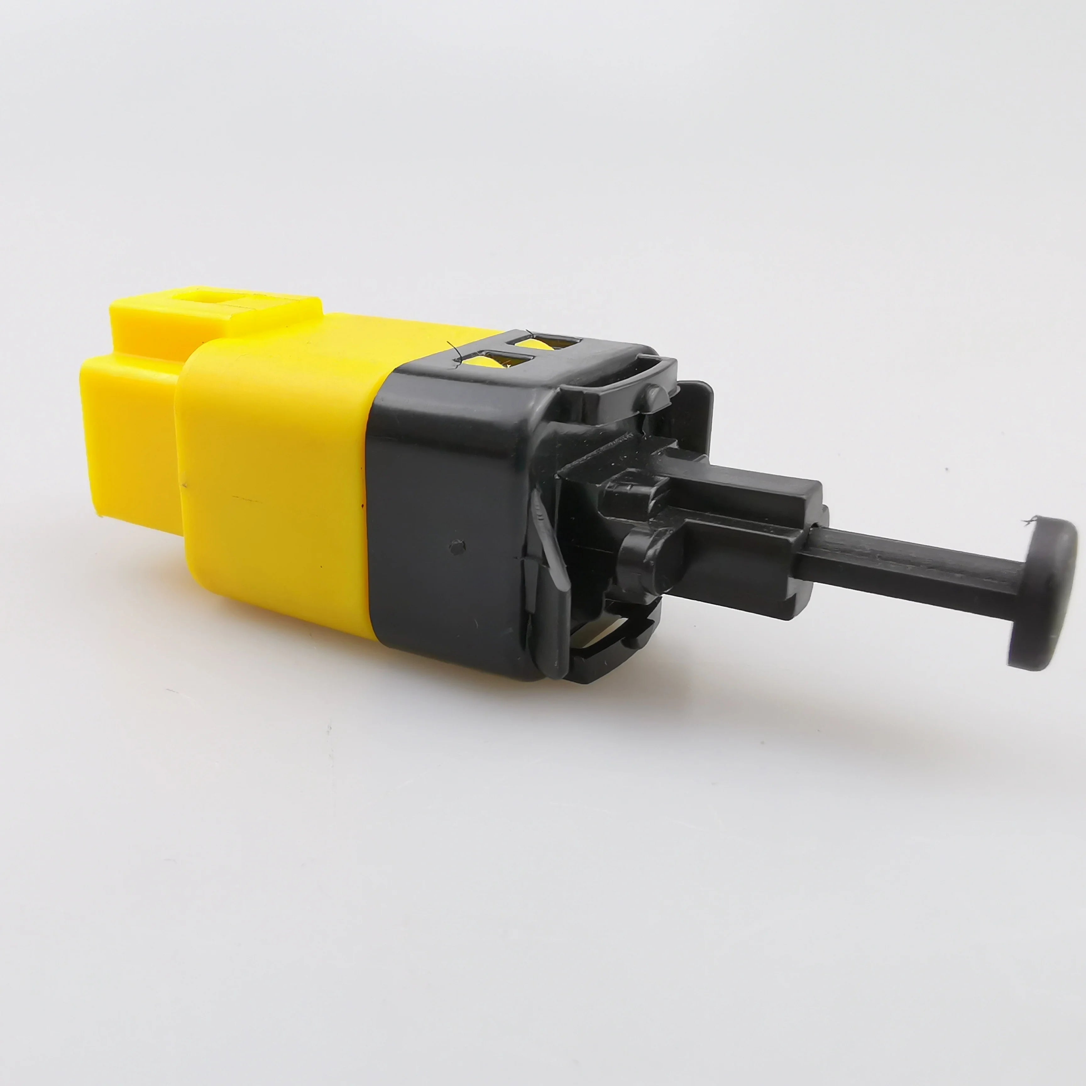 SAIC MAXUS V80 High Quality Brake Light Switch C00000050