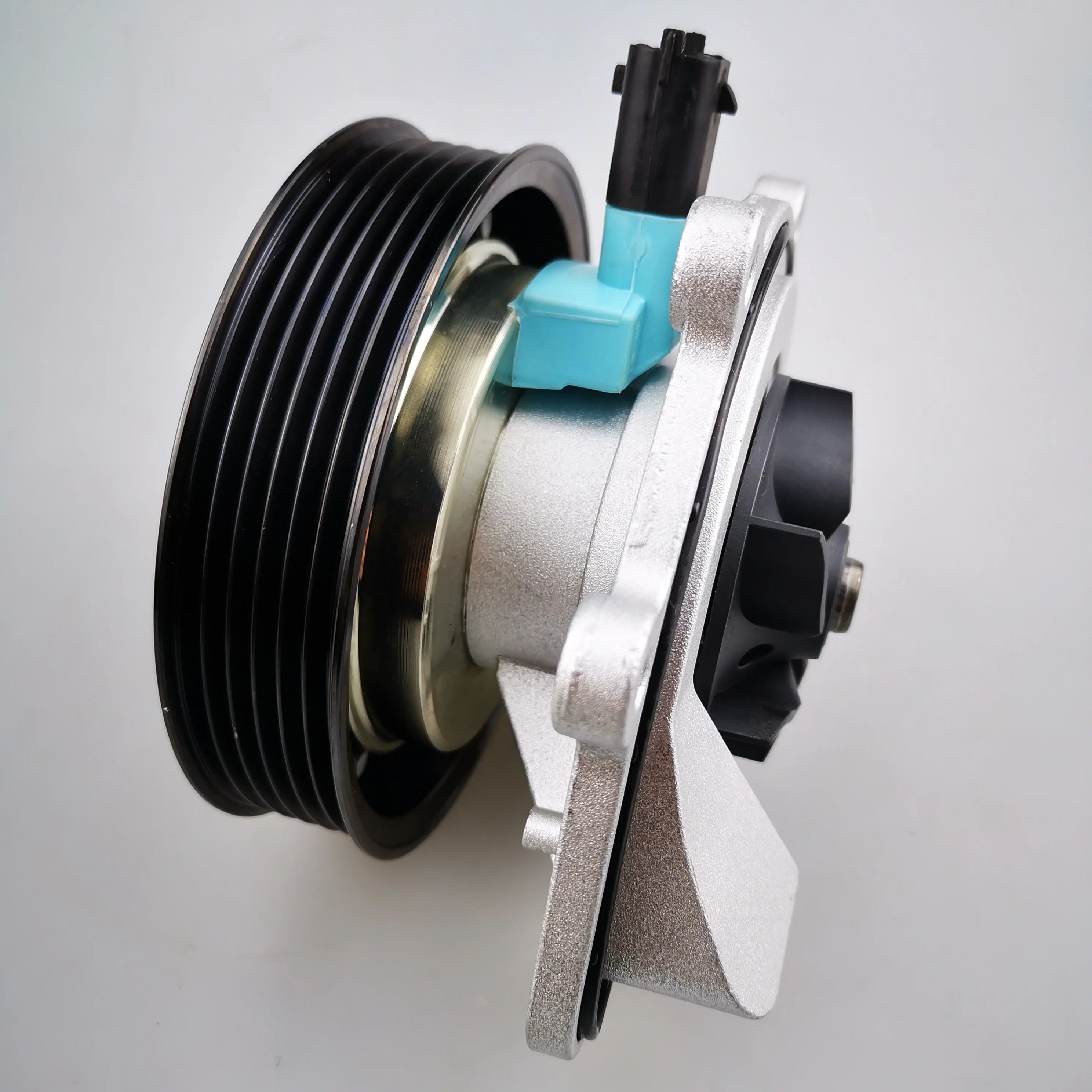 SAIC MAXUS T60/D90/G10 2.0T Original Engine Water Pump 10283131