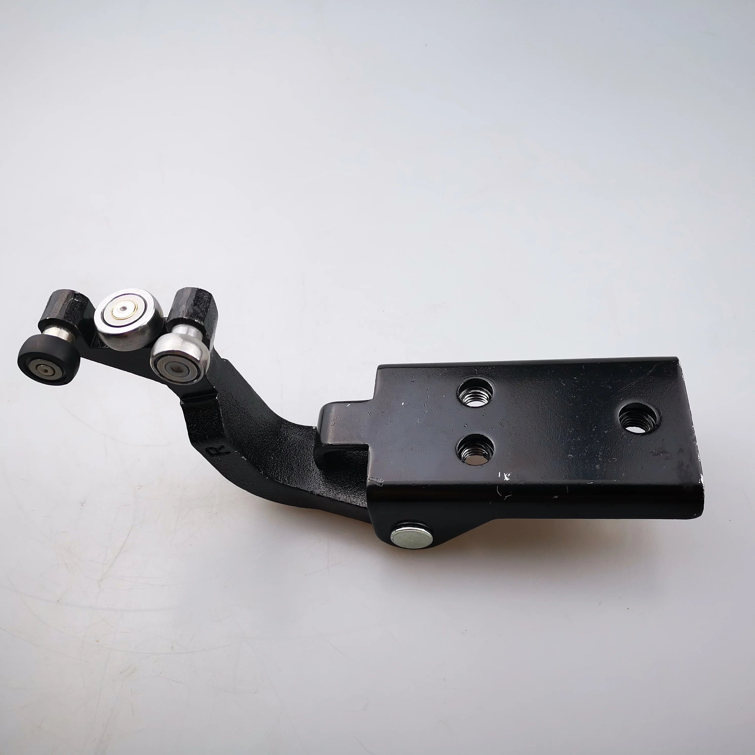 SAIC MAXUS V80 Sliding Door Middle Hinge RH C00033188